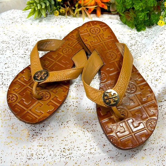 Tory Burch Shoes - Tory Burch shoes Flip flops sandals Thora flats tan gold